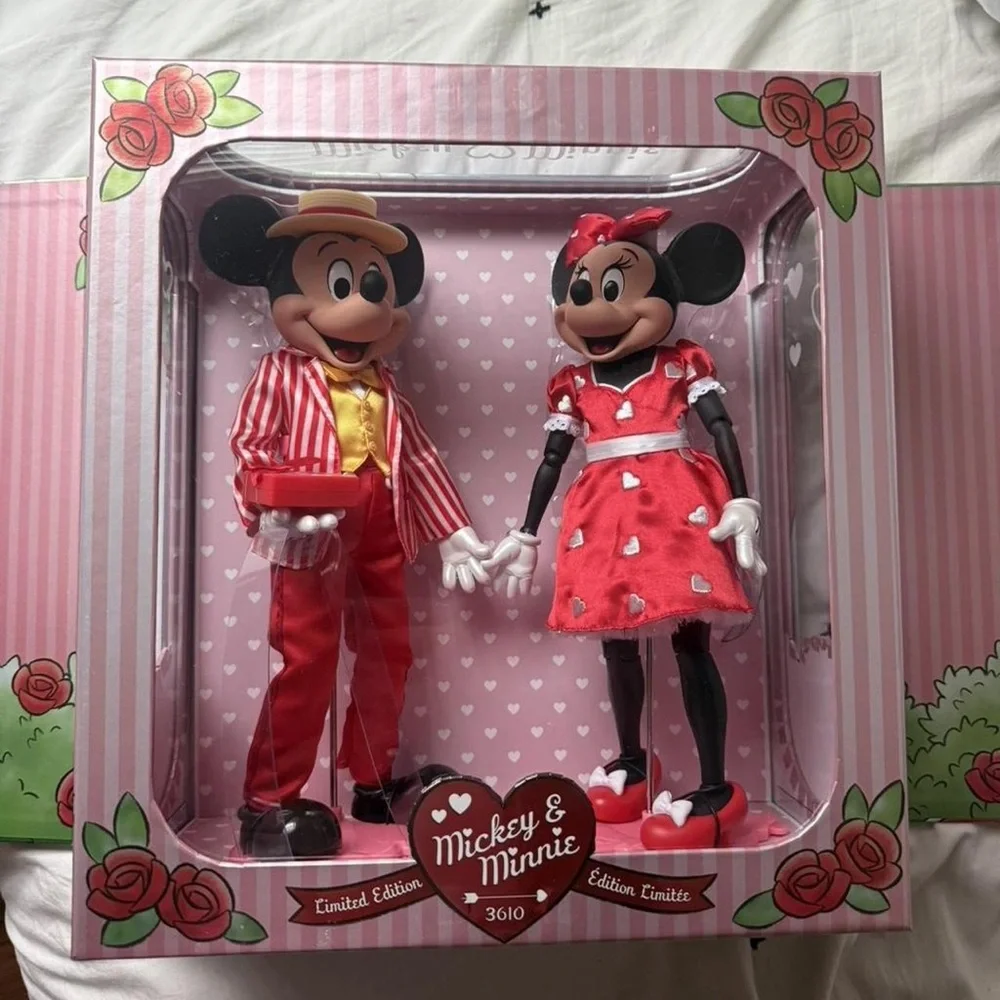 Disney Mickey & Minnie Limited Edition Action Figures - Red and Black - Picture 1 of 3